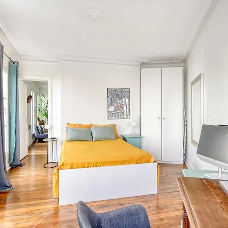 Apartment Stunning 2br + Balcony + View *