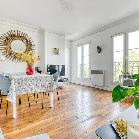Stunning 2br + Balcony + View